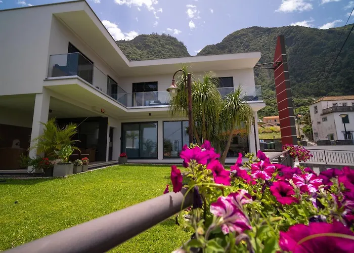 Enxurros House