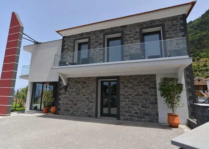 Enxurros House